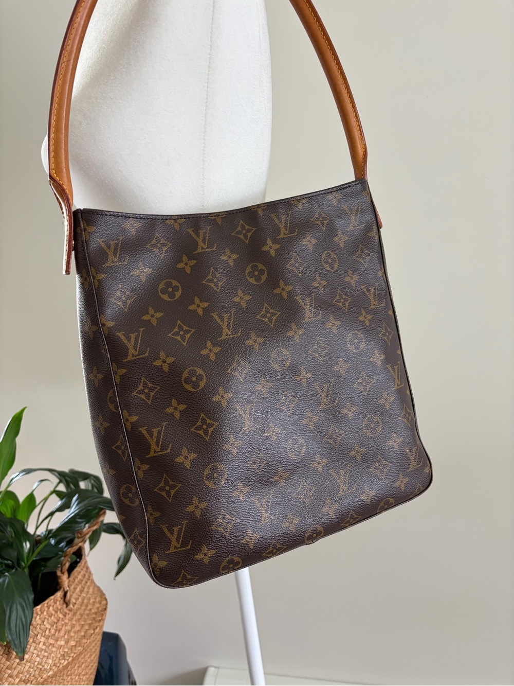 Authentic Louis Vuitton Looping MM Monogram Canvas Shoulder Bag
